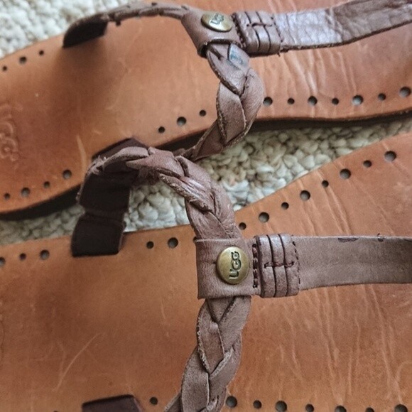 UGG Australia Bria Leather Thong Sandals size 37 - Picture 4 of 9